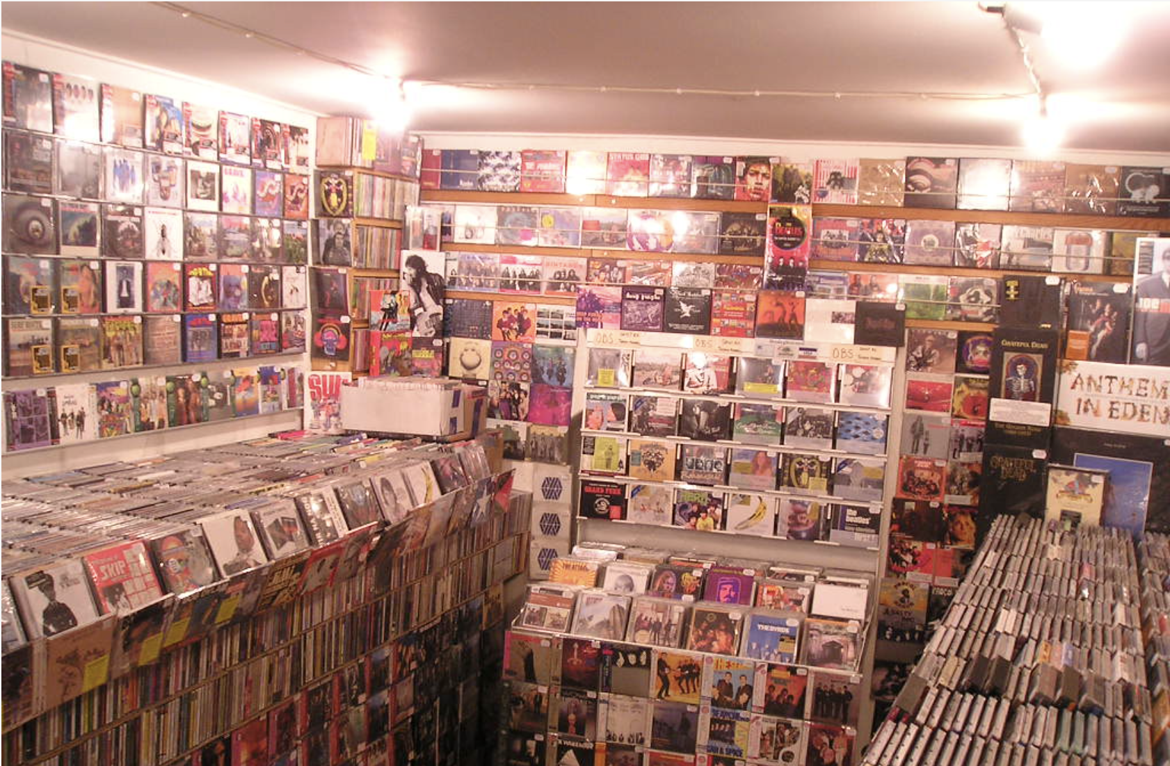 "18.04.2009 record store day 9" by opethpainter is licensed under CC BY 2.0