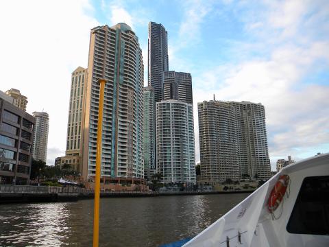 Image of Brisbane apartment buildings 