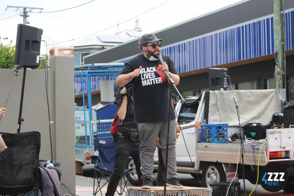 Wangerriburra and Birra Gubba activist Sam Woripa Watson addresses the crowd. [4ZZZ/Lillian Rangiah]