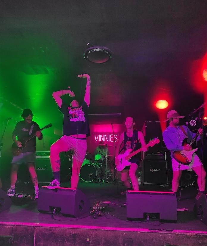 The Meanies & Dad Fight with Jollee and Da Manager at Vinnies Dive Bar