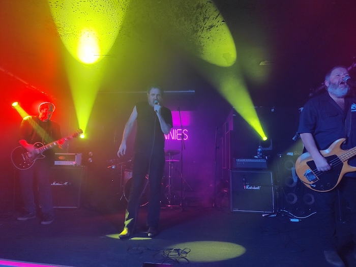 The Meanies & Dad Fight with Jollee and Da Manager at Vinnies Dive Bar